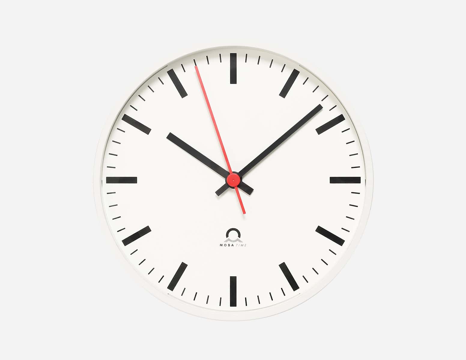 Horloge analogique intérieure tendance avec boîtier blanc