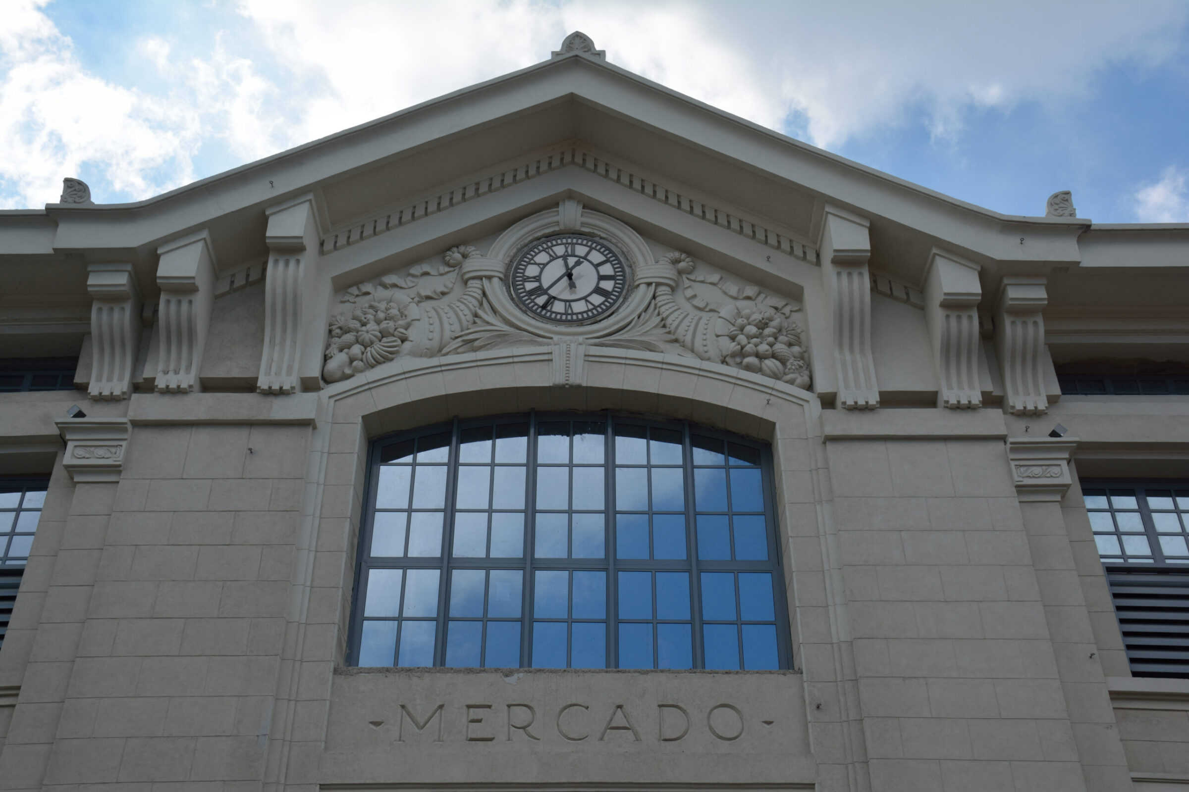 A facade clock in Cuba