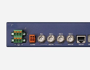 Vue de face du DTS 4020, Esclave PTP, PTP, NTP IRIG, ToD, boîtier bleu