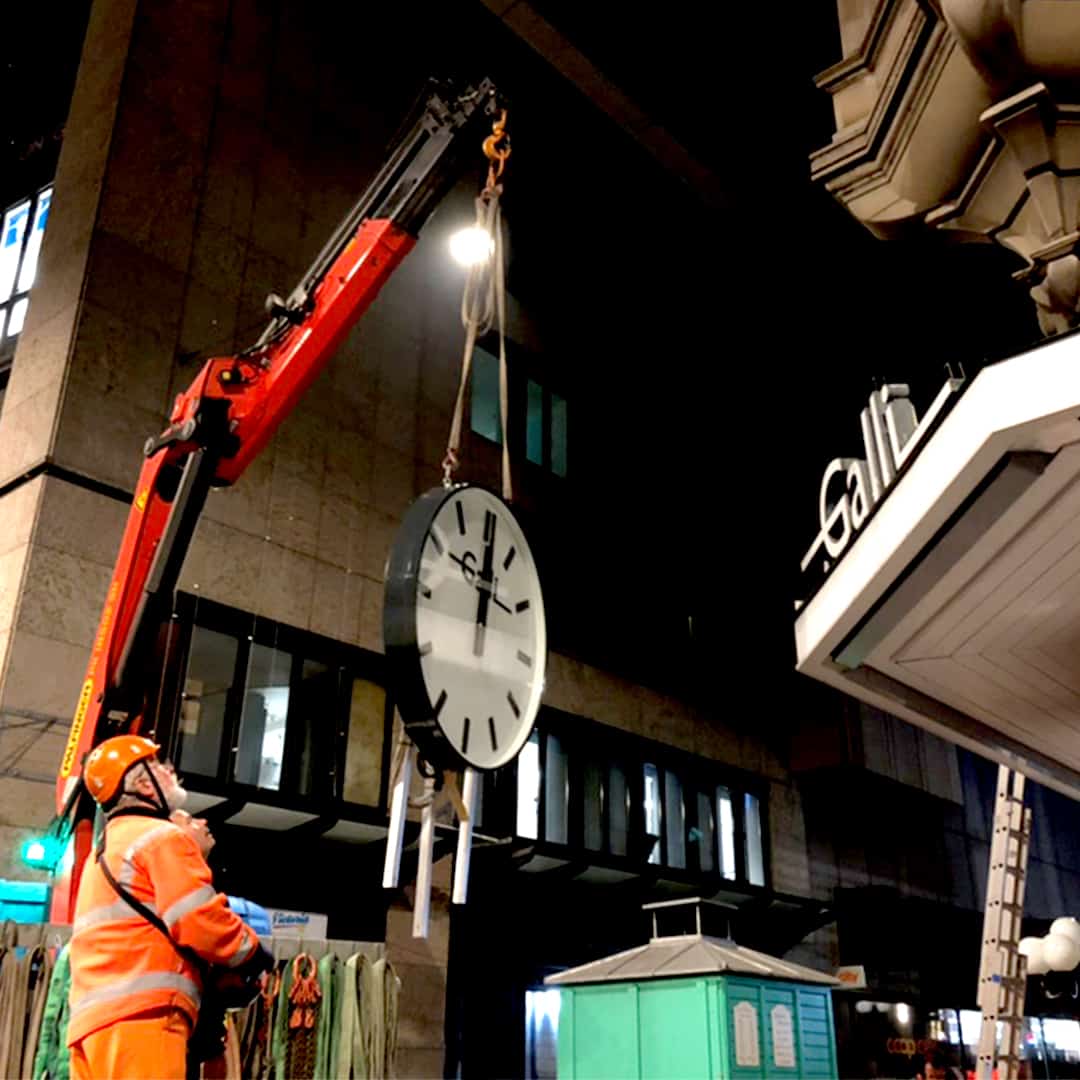 Synchronized time at Galli Uhren Bijouterie AG in Zurich!