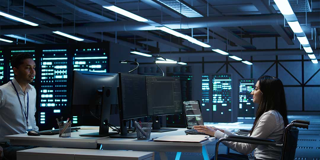 PRP_HSR_Key-Visual_Substation-Control-Center Two people in the control center of what could be a power substation