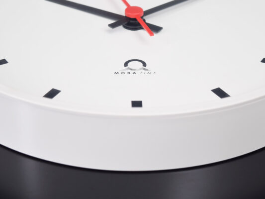Trend indoor analogue clock white housing detail view