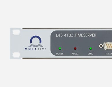 Mobatime DTS 4135.timeserver servidor de tiempo NTP vista frontal DCF sincronización IRIG