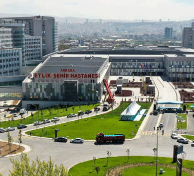 Toma con dron de una vista del hospital de la ciudad de Ankara Etlik