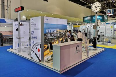Cabina MOBATIME de Intersec, soporte para relojes analógicos y digitales