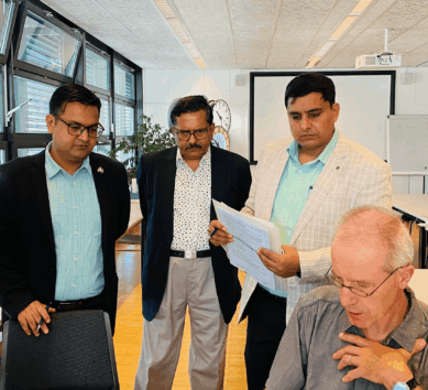 Equipo del proyecto MOBATIME realizando la prueba de aceptación en fábrica (FAT) y la inspección del primer artículo (FAI)