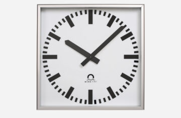 Mobatime Profiline Quad outdoor analogue clock