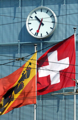Facade Clocks Uhr, Bahnhof Bern 