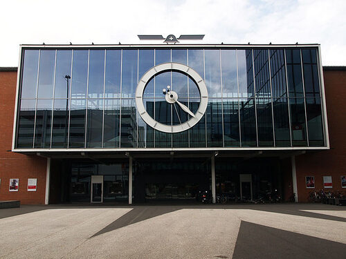 Facade Clocks Mobatime Uhr von vorne