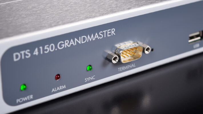 Mobatime DTS 4150.Grandmaster Lan port, detail frnt side, PTP, NTP SyncE, DCF