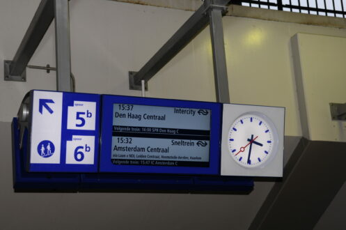 Scaled image of Den Haag Hollands Spoor station featuring a MOBATIME clock in its architectural setting